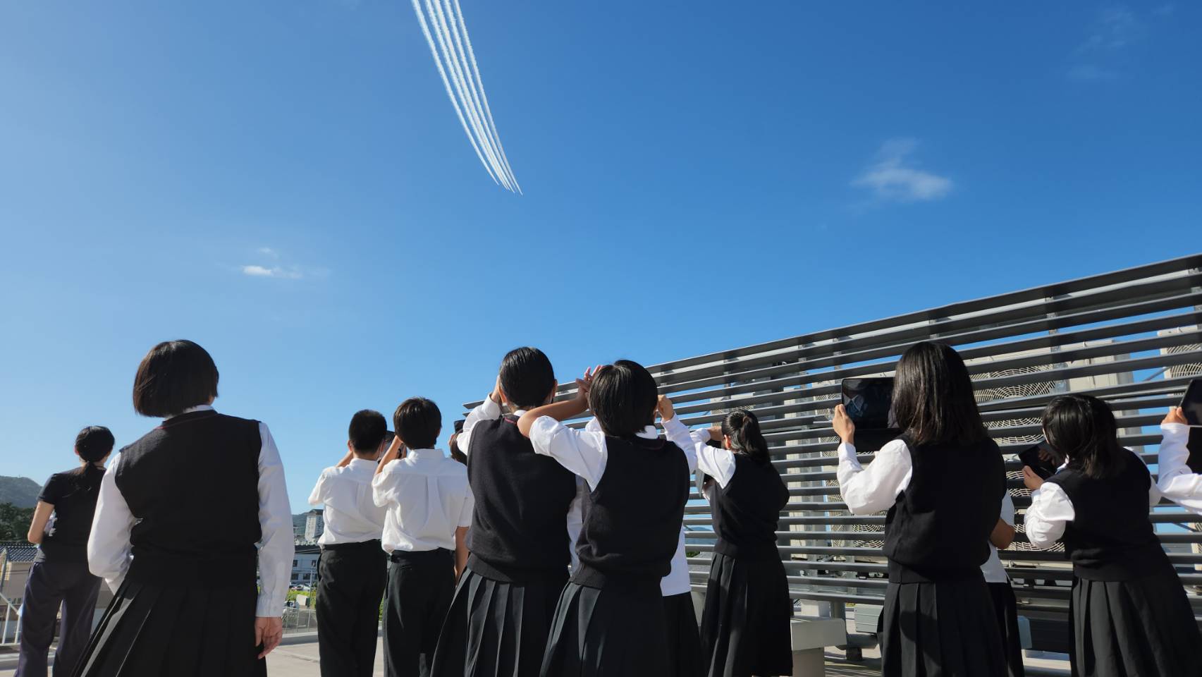 ブルーインパルス 唐津上空に